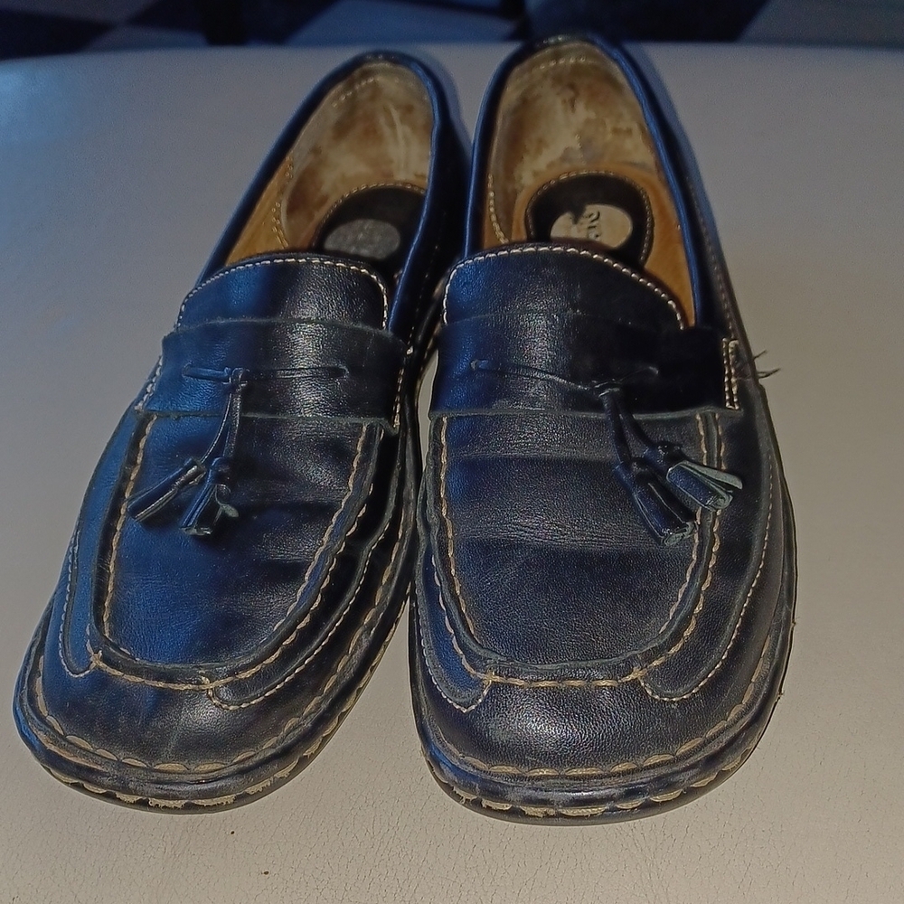 Born Dark Brown Leather Slip-On Loafers Tassles & Distintive Stitching Sz 7